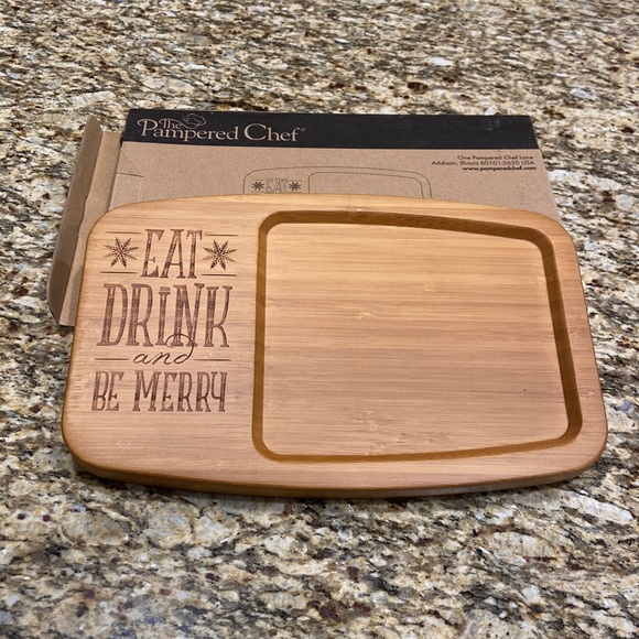The Pampered Chef Bamboo Be Merry Cheese Board - Picture 1 of 6